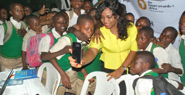 Tricia-with-some-students-774x400